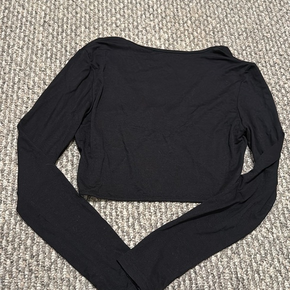 ⭐️5/$15⭐️ Ring crop top - Picture 6 of 6